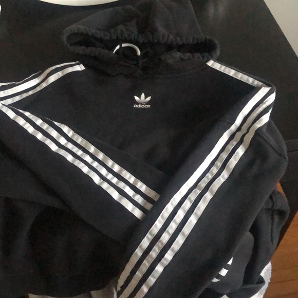 Black cropped adidas hoodie - Picture 2 of 2